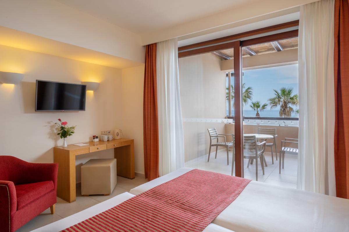 Family Room with 2 Bedrooms Sea View