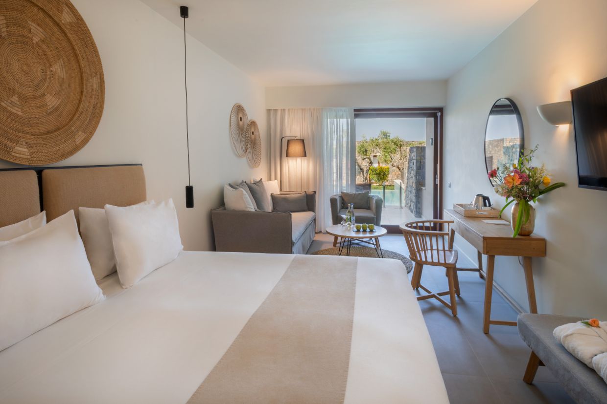 Junior Suite Private Pool & Garden View