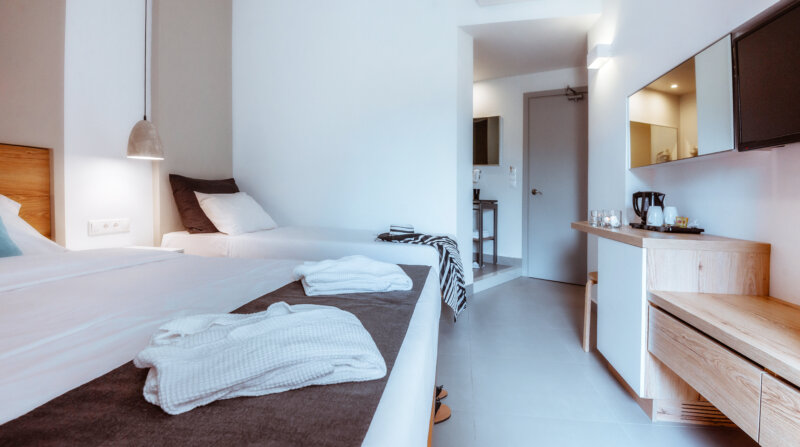 Superior Side Sea View